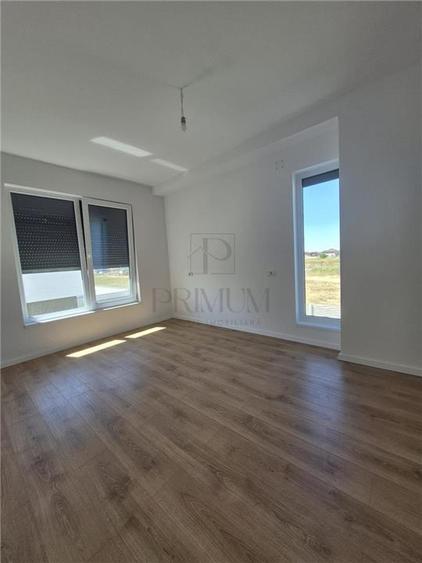Duplex cu 5 camere cu Canalizare în Moșnița Nouă