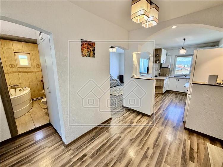 Apartament cu 4 camere decomandat în Vasile Aaron
