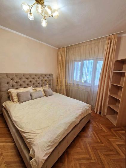 Apartament cu 4 camere decomandat în Neptun