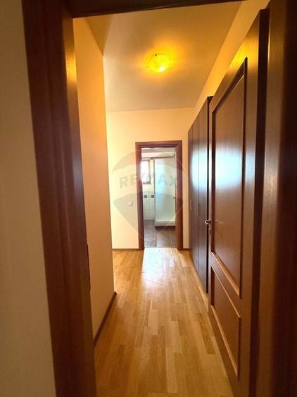 Apartament cu 3 camere semidecomandat, mobilat în Aviației