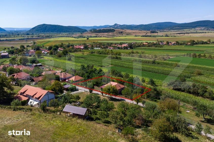 Casă cu 3 camere cu Teren 4000 Mp în Brănișca