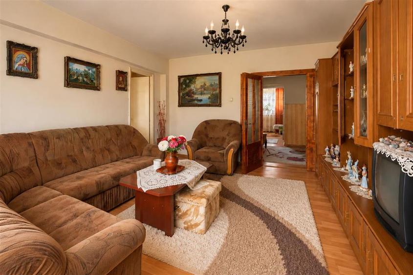 Apartament cu 4 camere decomandat, mobilat în Turnișor