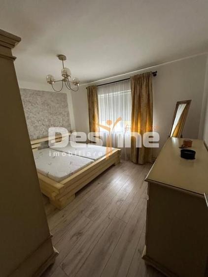 Apartament cu 3 camere decomandat, mobilat în Bucovina