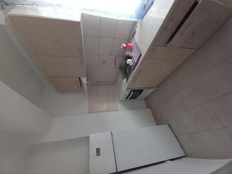 Garsonieră decomandată în Roșu