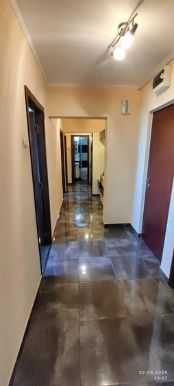 Apartament cu 4 camere semidecomandat în Confecții