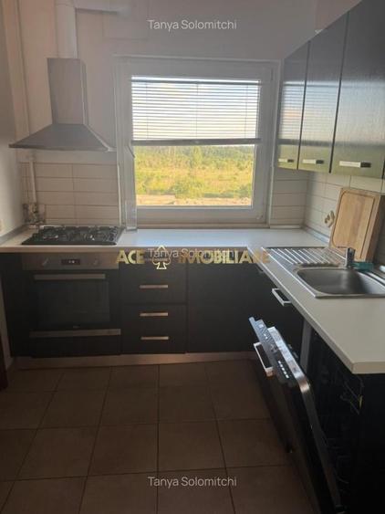 Apartament cu 3 camere semidecomandat, mobilat în Băneasa