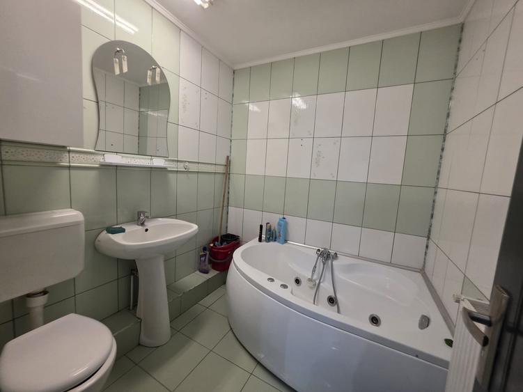 Apartament cu 2 camere decomandat, mobilat în Berceni