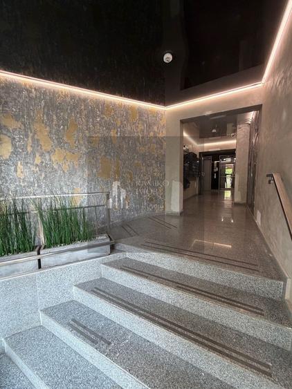Apartament cu 3 camere decomandat, mobilat în Vitan