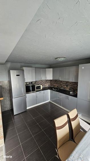 Apartament cu 3 camere în Dâmbul Rotund