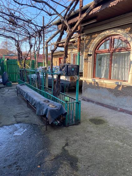 Casă individuală cu 5 camere cu Canalizare în Industriilor