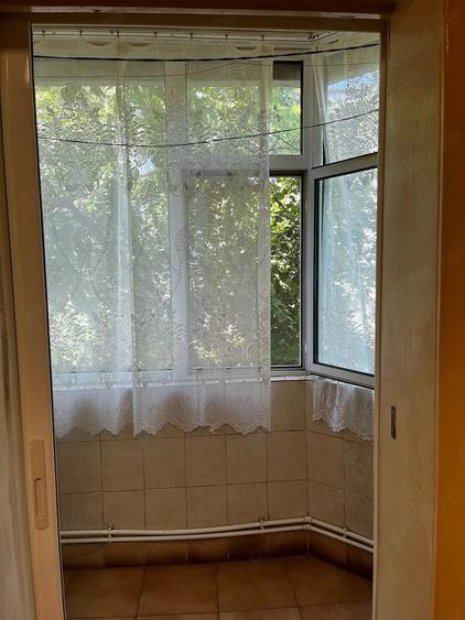 Apartament cu 2 camere decomandat în Calarași 4