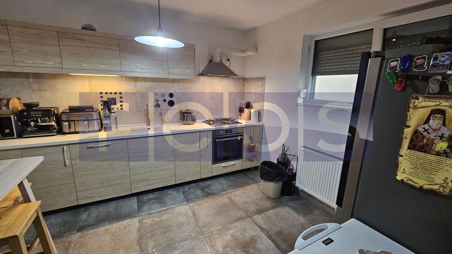 Casă cu 5 camere cu Canalizare în Central