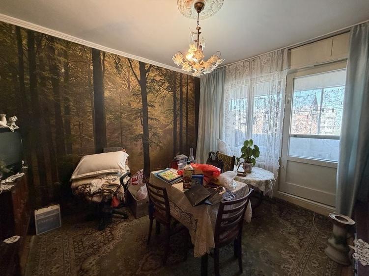 Apartament cu 3 camere decomandat în Rogerius