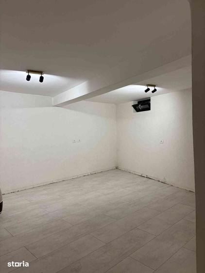 Casă cu 5 camere cu Teren 175 Mp în Tineretului