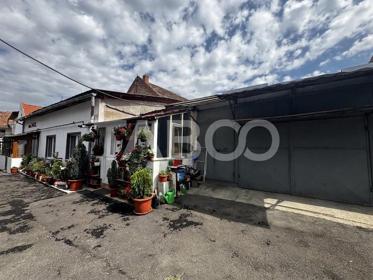 Apartament cu 3 camere decomandat, mobilat în Orașul de Jos