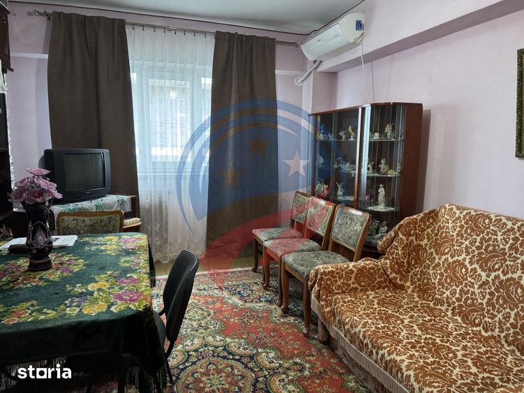 Apartament cu 3 camere decomandat, mobilat în Calea București