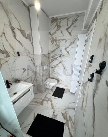 Apartament cu 3 camere semidecomandat, mobilat în Sud