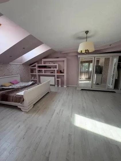 Casă cu Teren 2500 Mp în Siret