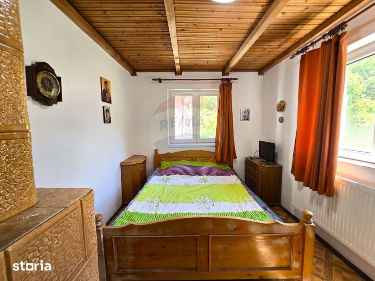 Casă cu 5 camere cu Teren 500 Mp în Moieciu