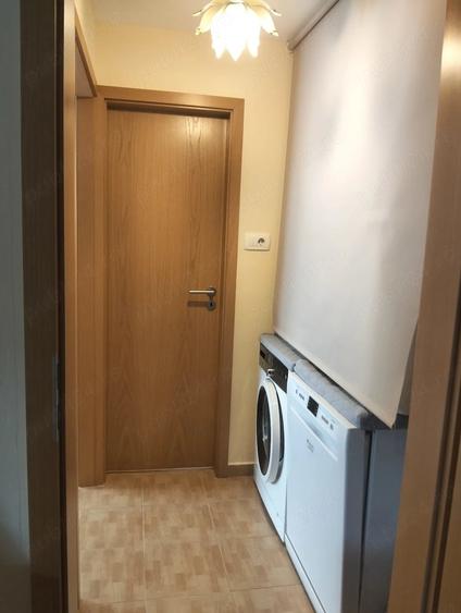 Apartament cu 3 camere semidecomandat în Dâmbovița