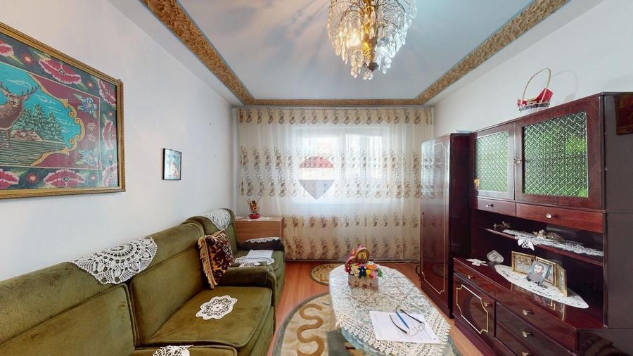 Apartament cu 3 camere decomandat, mobilat în Central