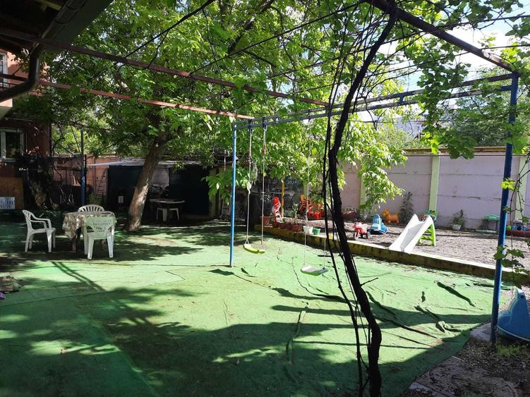 Casă cu 4 camere în Militari