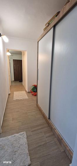 Apartament cu 3 camere decomandat în Sud