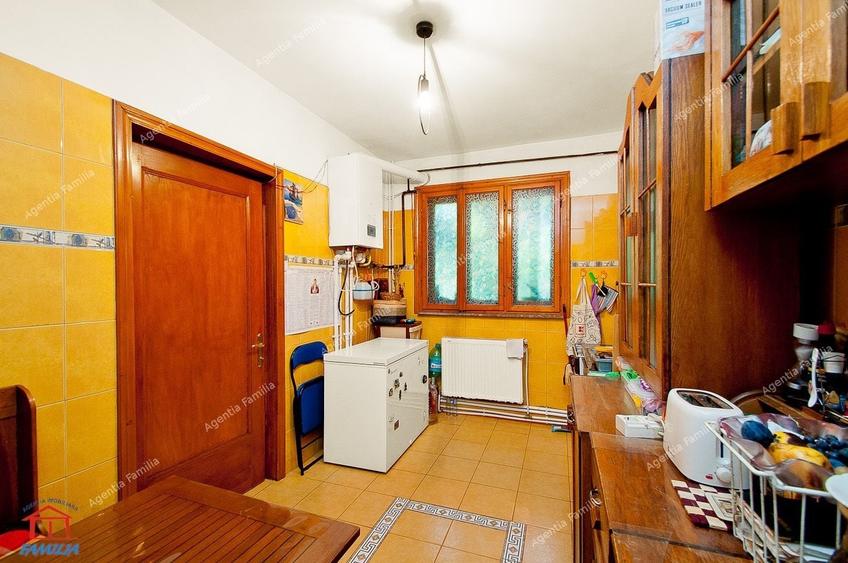 Casă individuală cu 3 camere cu Canalizare în Ultracentral