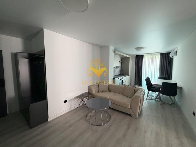 Apartament cu 3 camere semidecomandat în Central