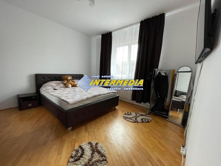 Casă individuală cu 5 camere cu Canalizare în Cetate
