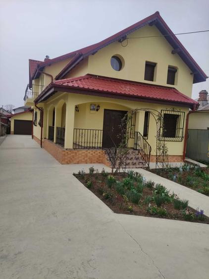 Casă cu 4 camere în Băleni