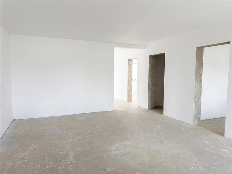 Duplex cu 5 camere cu Canalizare în Nojorid