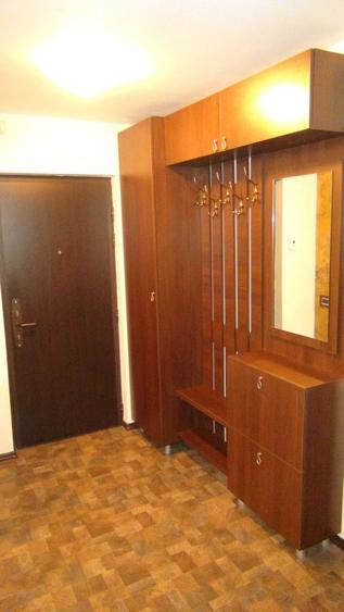 Apartament cu 3 camere semidecomandat, mobilat în 13 Septembrie