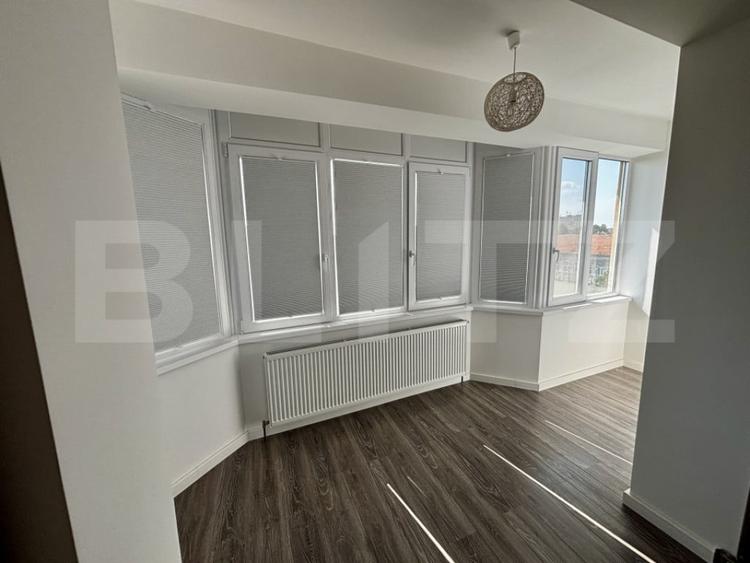 Apartament cu 4 camere decomandat în Central