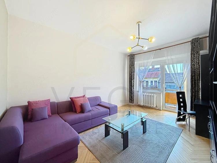 Apartament cu 3 camere semidecomandat în Central