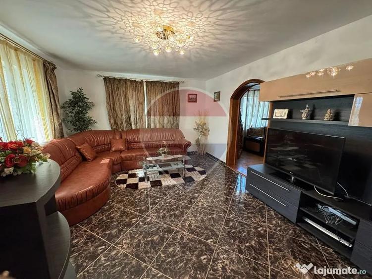 Casă cu 6 camere cu Teren 1526 Mp în Bolotești