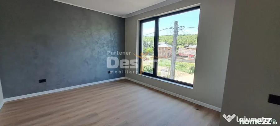 Casă cu 4 camere cu Teren 500 Mp în Vișani