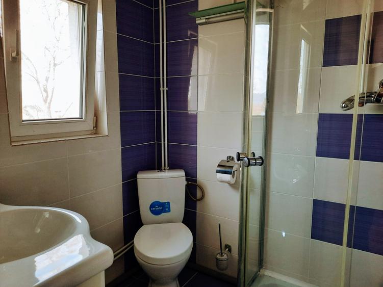 Casă individuală cu 7 camere cu Canalizare în Ilia