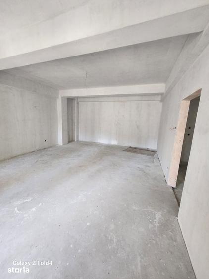 Casă cu 6 camere cu Teren 390 Mp în Independenței