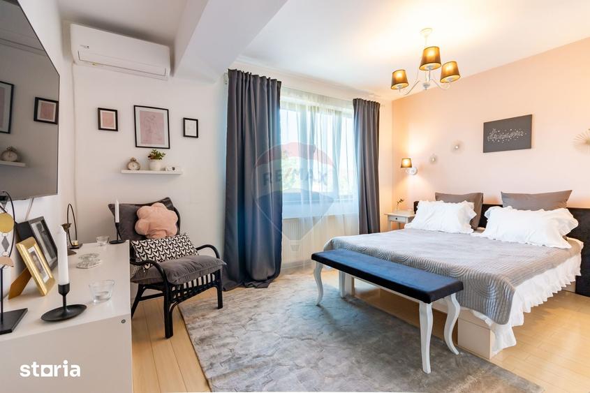 Casă cu 8 camere cu Teren 695 Mp în Andronache