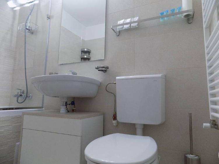 Apartament cu 3 camere semidecomandat, mobilat în Țiglina 2
