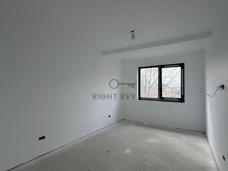 Duplex cu 4 camere cu Canalizare în Domnești