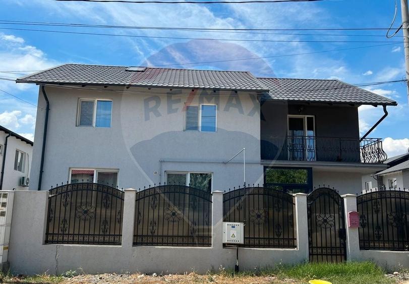 Casă individuală cu 4 camere cu Teren 230 Mp în Nord