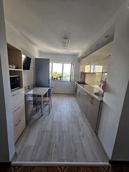 Apartament cu 4 camere semidecomandat în Central