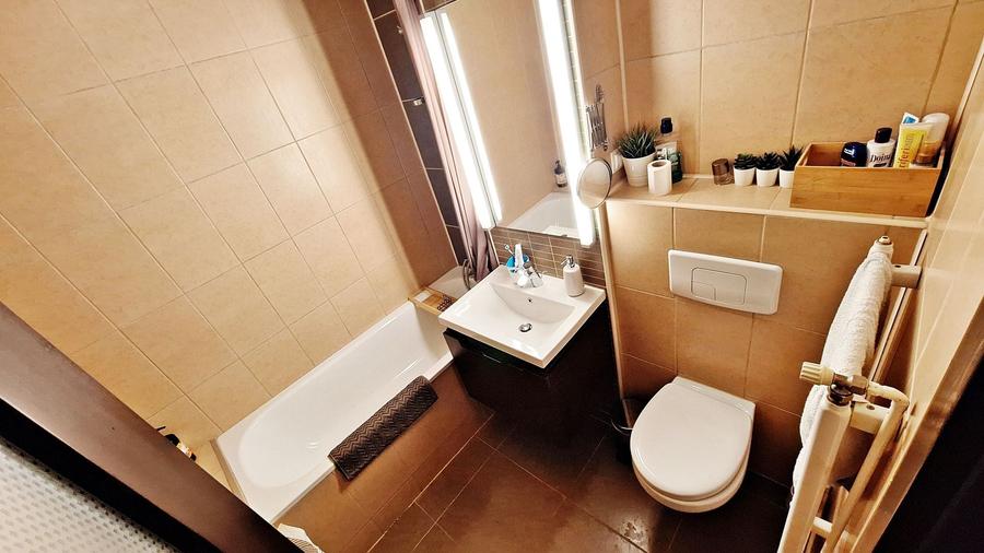 Apartament cu 3 camere decomandat, mobilat în Central