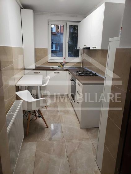 Apartament cu 3 camere decomandat în Cornișa