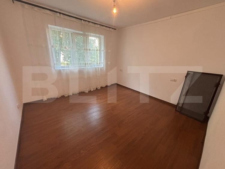 Apartament cu 3 camere decomandat, mobilat în Micro 11
