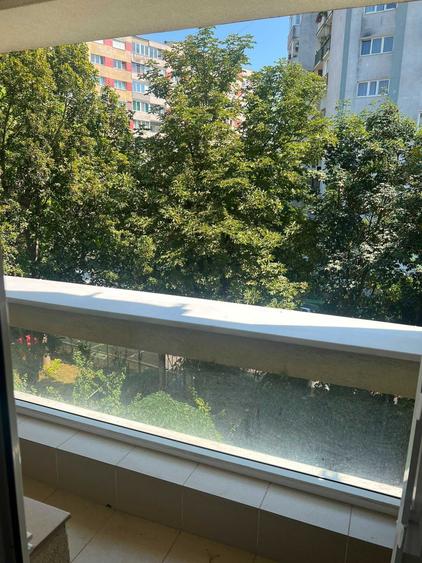 Apartament cu 3 camere semidecomandat în Grigorescu