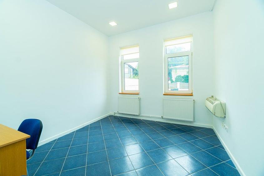Casă individuală cu 6 camere cu Canalizare în Tineretului