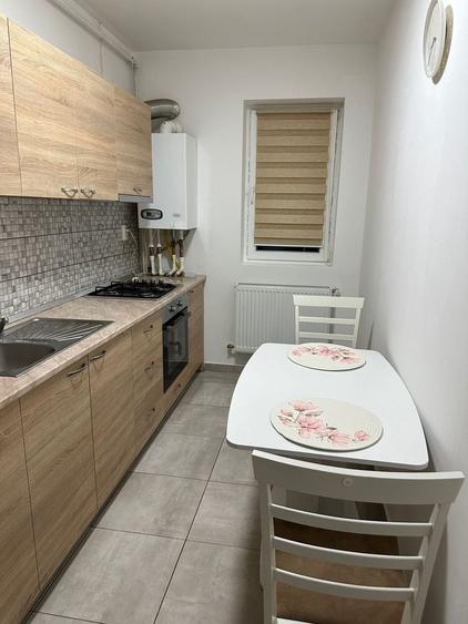 Apartament cu 2 camere decomandat în Roșu